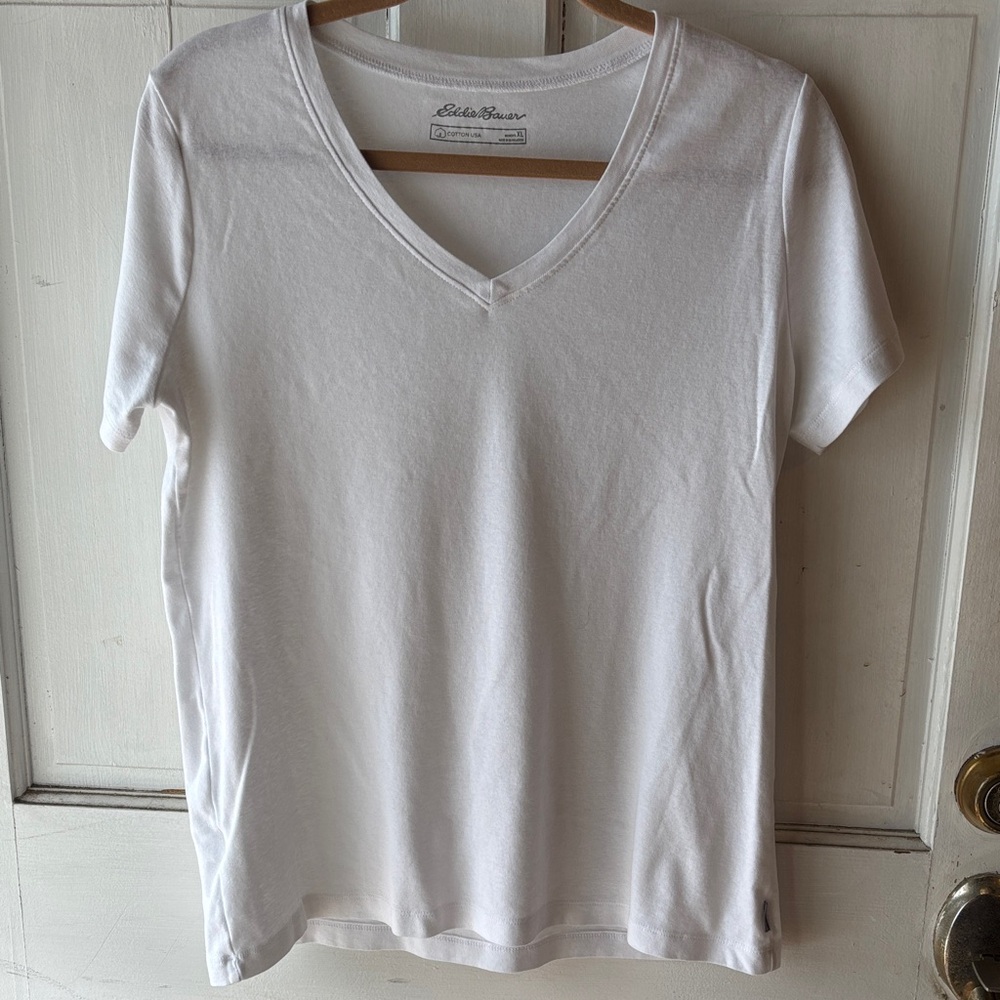 Eddie Bauer White V-Neck Short Sleeve Tee Shirt Like New